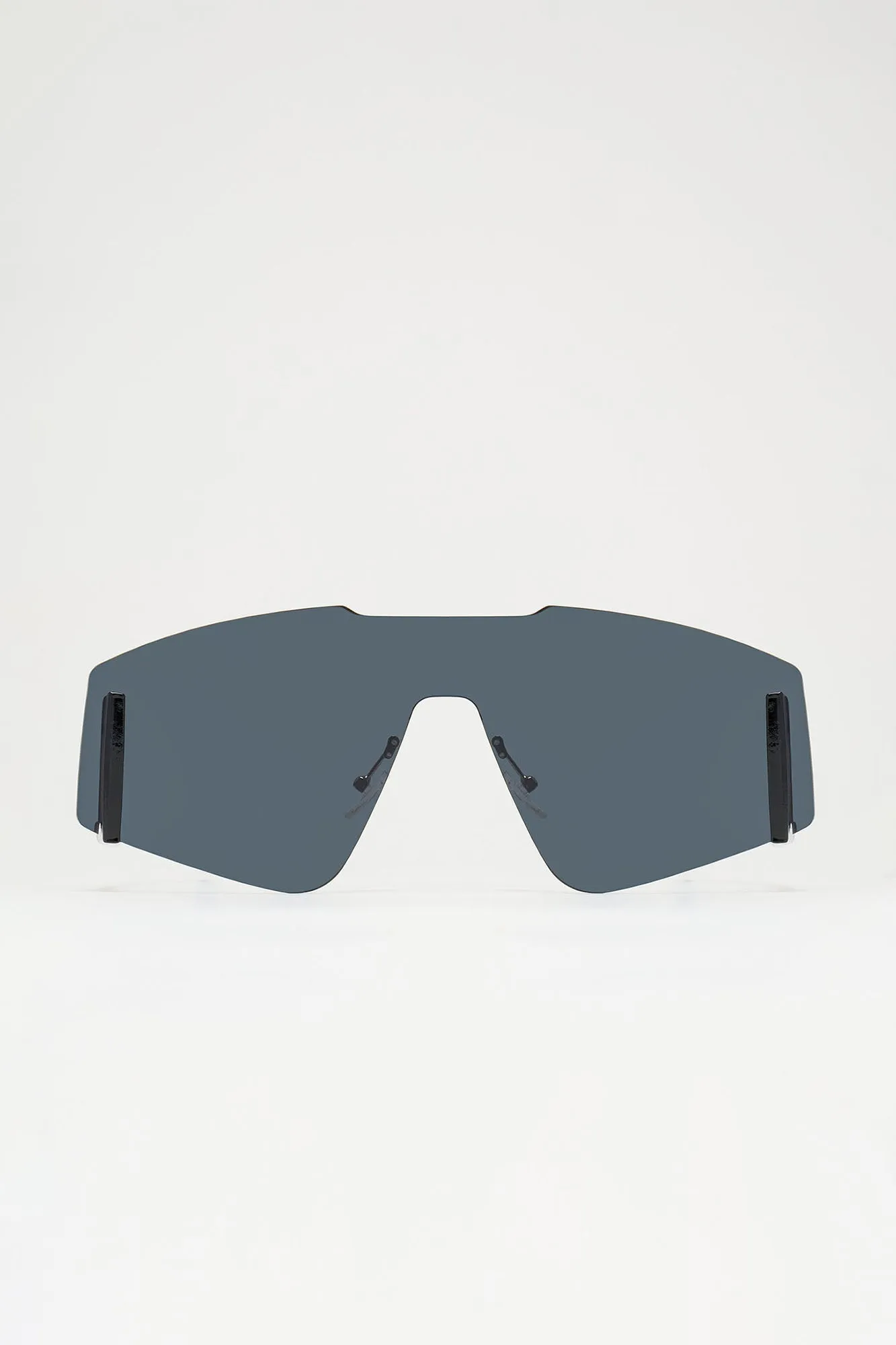 Upscale Eyes Sunglasses - Black/Smoke