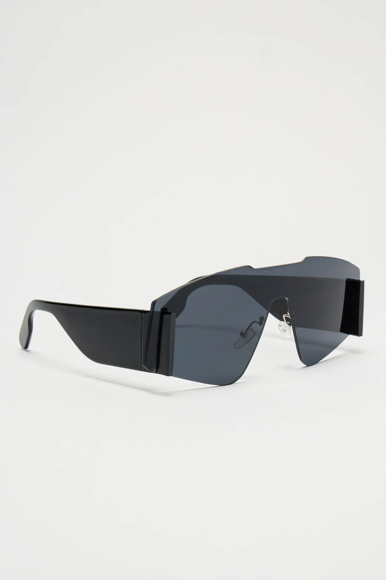 Upscale Eyes Sunglasses - Black/Smoke